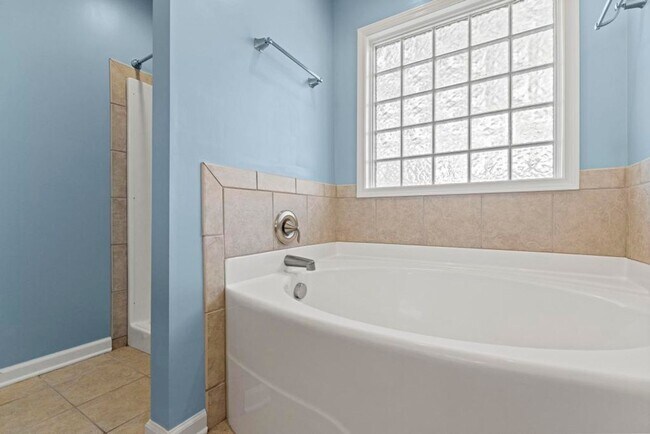 Building Photo - Beautiful home in great neighborhood!