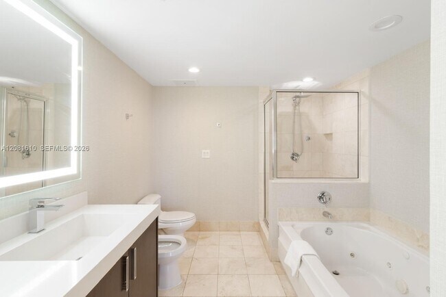 Building Photo - 17375 Collins Ave