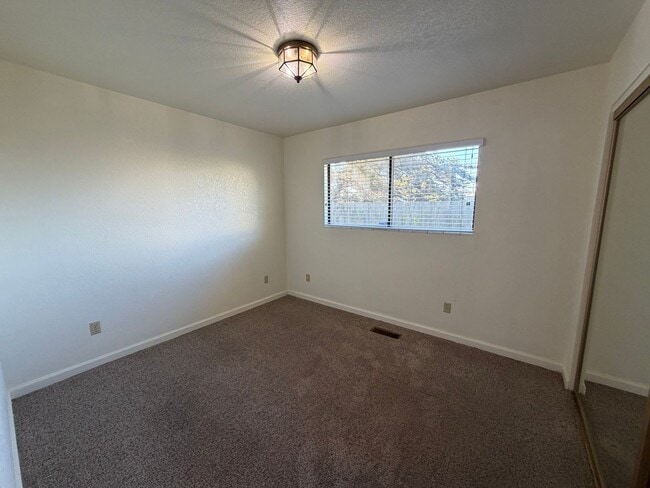 Building Photo - Lovely home in Marina available NOW!