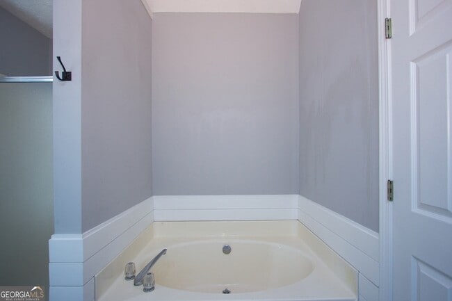 Building Photo - 413 Vista Way