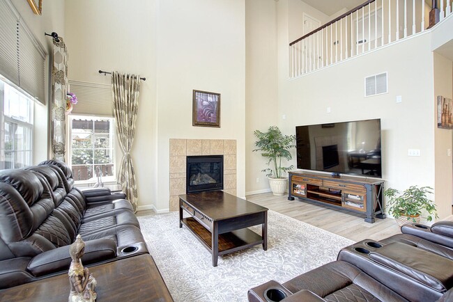 Building Photo - Bright, Spacious & Full of Charm Inside an...