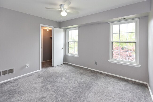 Building Photo - 10-B SUMAC CT