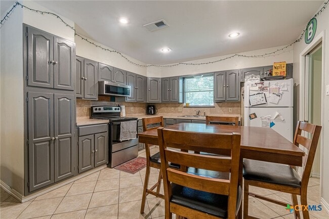 Building Photo - 133 Algarita Rd