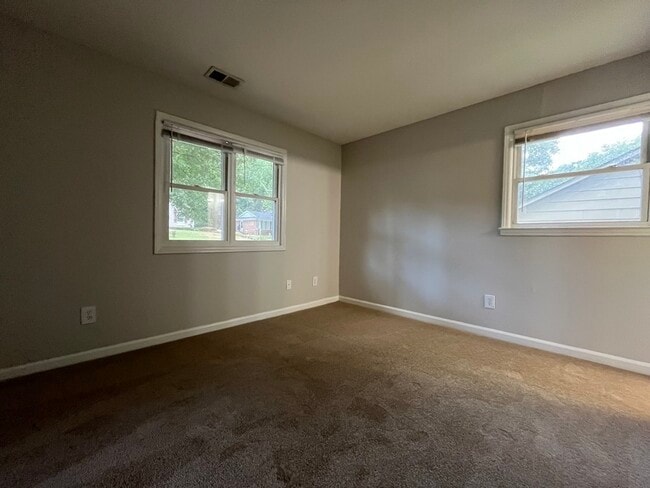 Building Photo - 526 Huntsmoor Dr