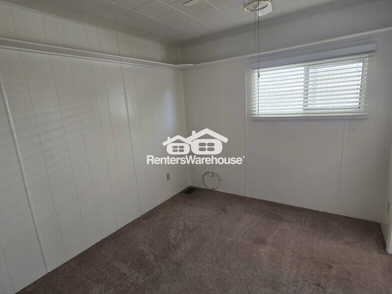 Building Photo - 9122 N 65th Ave