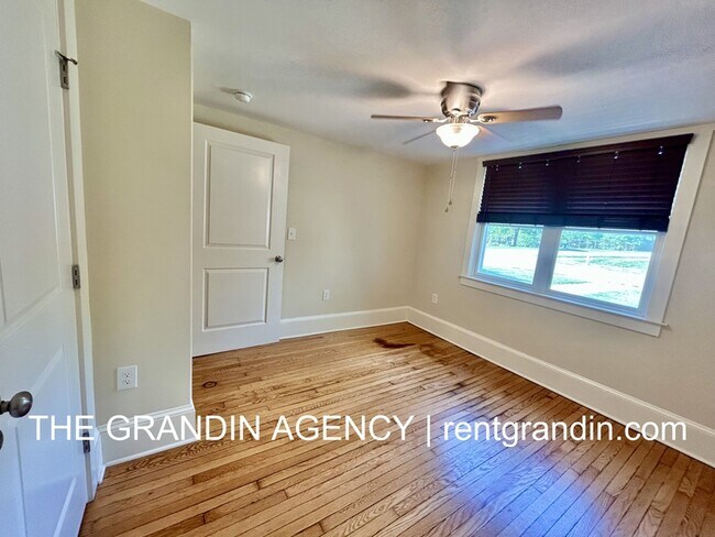 Building Photo - 1518 Wautauga St SW