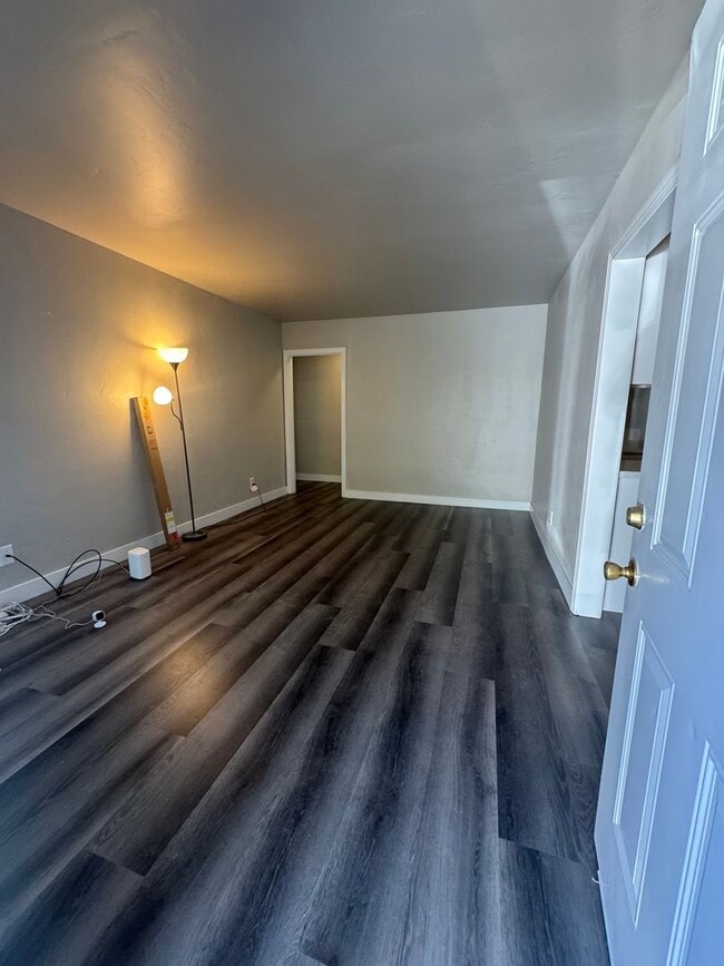 Building Photo - BEAUTIFUL UPDATED DUPLEX 2 BED & ONE BATH!