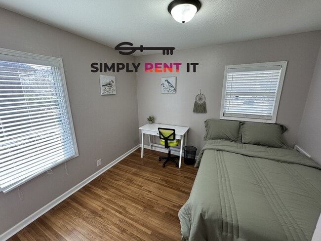 Building Photo - Updated 3+ Bedroom, 1.5 Bath Avail Aug 1st