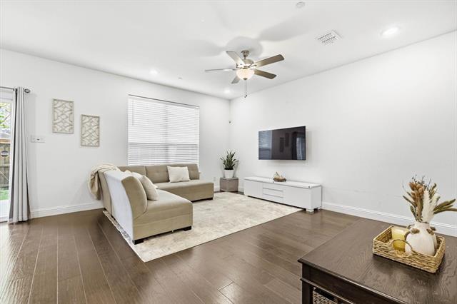 Building Photo - 982 Mikaela Dr