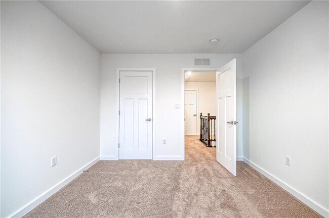 Building Photo - 123 Foxhound Dr