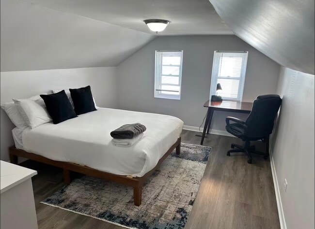 Building Photo - 1830 White St