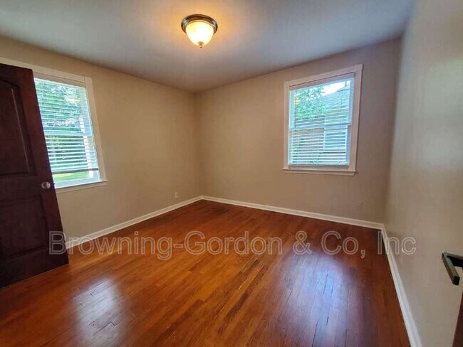 Building Photo - 2915 Selena Dr