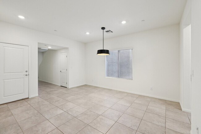 Building Photo - 10971 Meridian Flds Ave