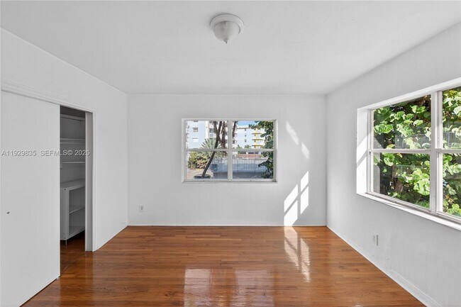 Building Photo - 160 S Shore Dr