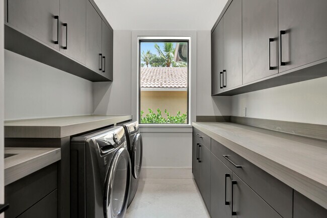Building Photo - 416 S Lake Dr
