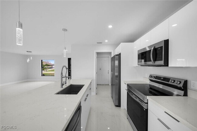 Building Photo - 1829 NW 7th Pl