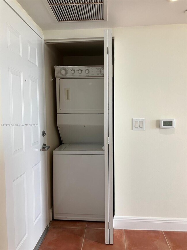 Building Photo - 3000 Coral Way