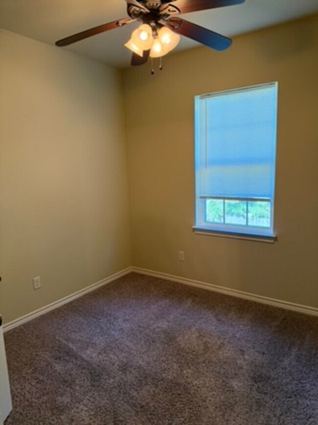 Building Photo - 1211 Cheryl St