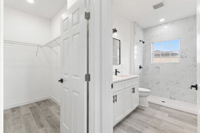 Building Photo - Modern Living Meets Comfort – Stunning 3 Bed, 2 Bath Home!