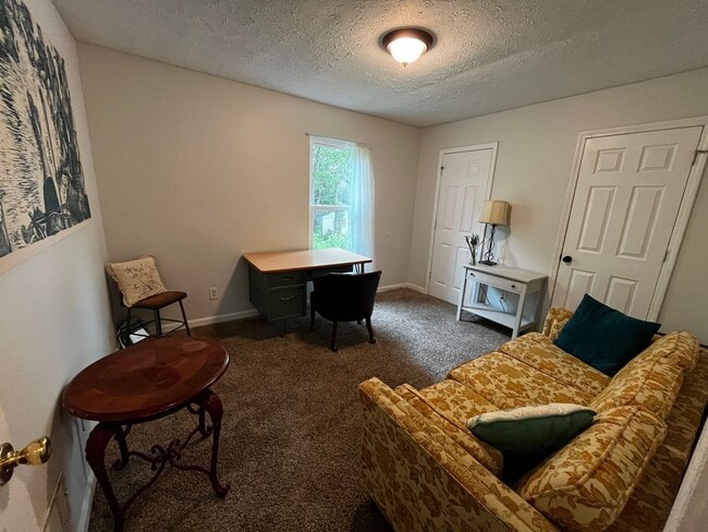 Building Photo - FURNISHED 2-BED w/OFFICE IN SHELBY PARK