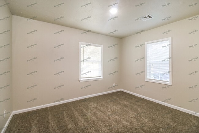 Building Photo - 1104 Jet Dr