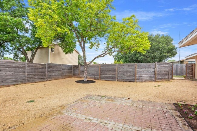Building Photo - 15302 Spring Hill Ln