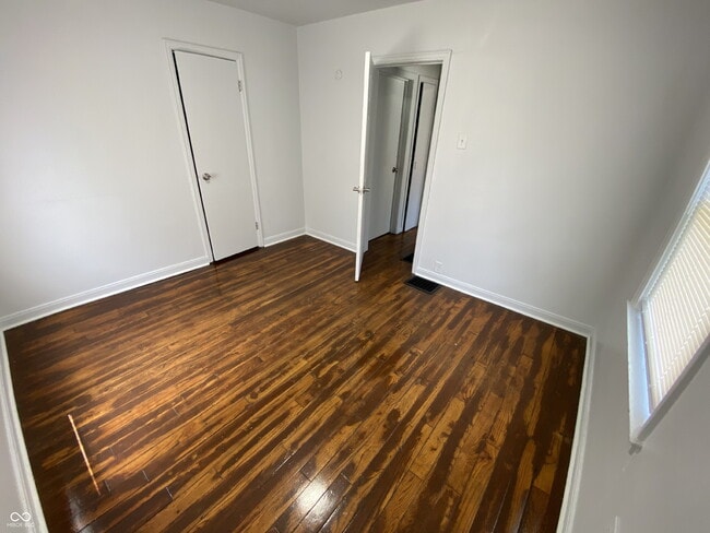 Building Photo - 623 N Tibbs Ave