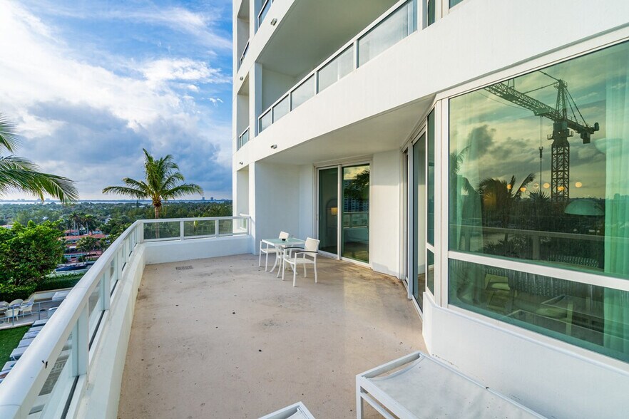 Building Photo - 4401 Collins Ave