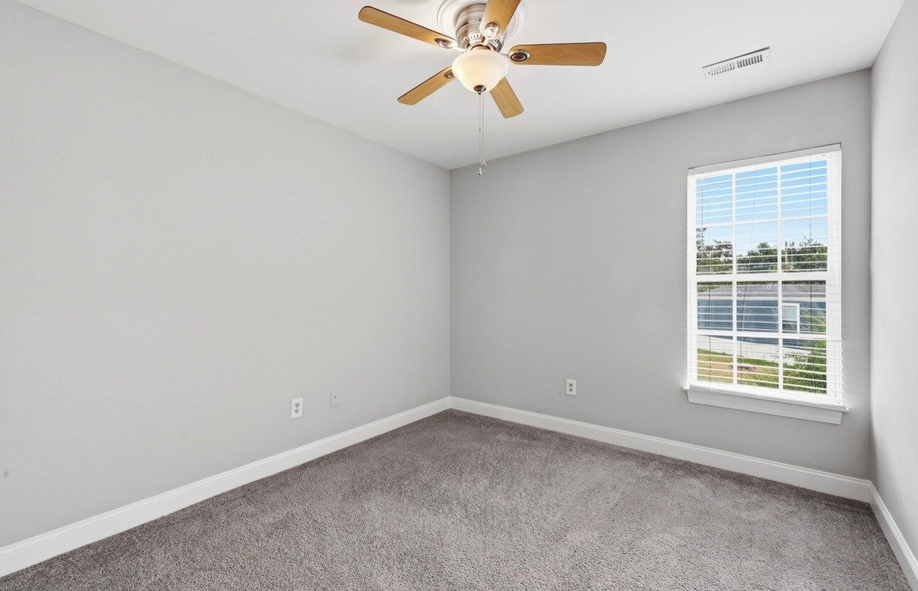 Building Photo - 1525 Pine Brook Ct
