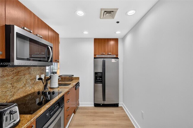 Building Photo - 1395 Brickell Ave
