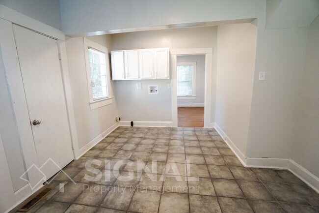 Building Photo - 1906 15th Ct N