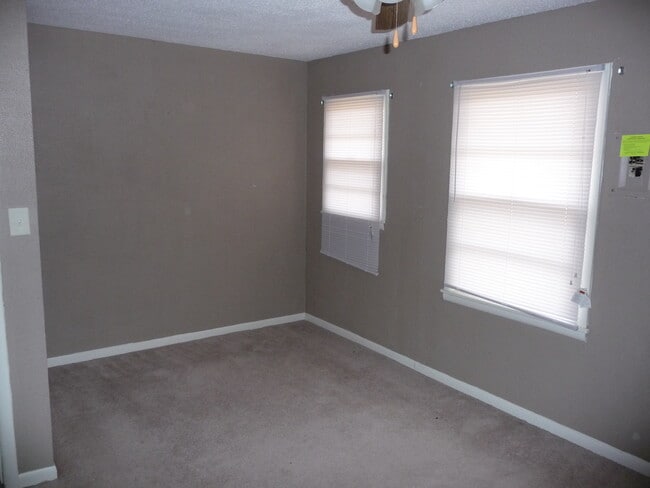 Building Photo - 4303 NW Ridgecrest Dr