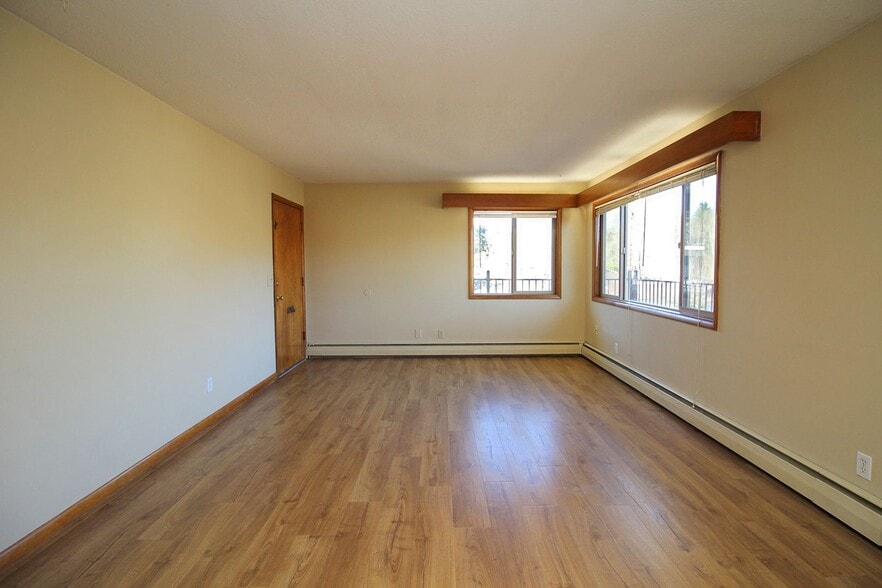 Building Photo - 3200-3236 SW Marigold St