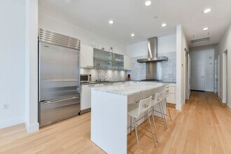 Building Photo - 360 Newbury St
