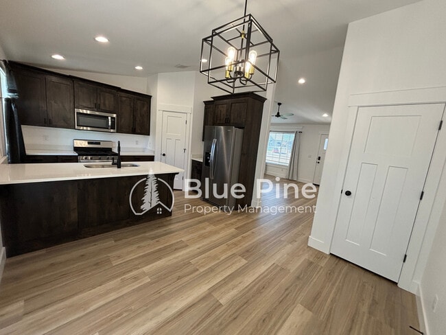 Building Photo - 4403 E Hatch Holw Ln