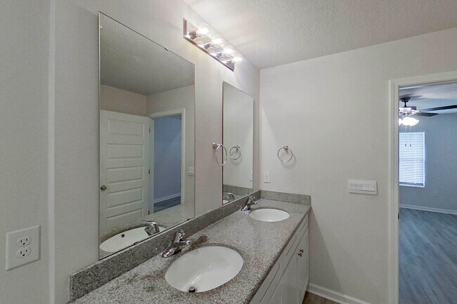 Building Photo - 309 Monarch Ln