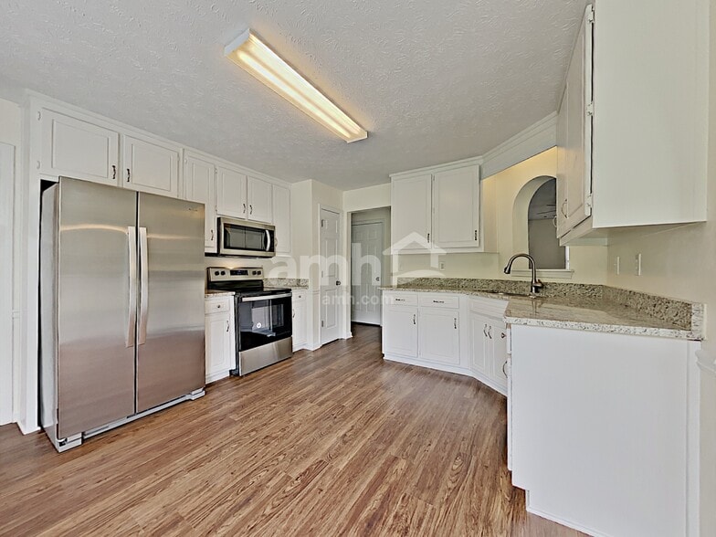 Building Photo - 2925 Hampton Valley Dr SE