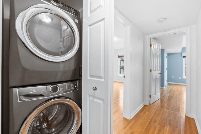 Building Photo - 88 Monroe St