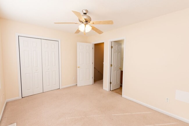 Building Photo - MOVE IN READY!!