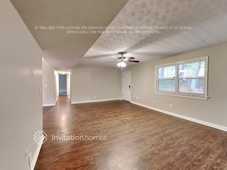 Building Photo - 940 Woodbridge Dr NE