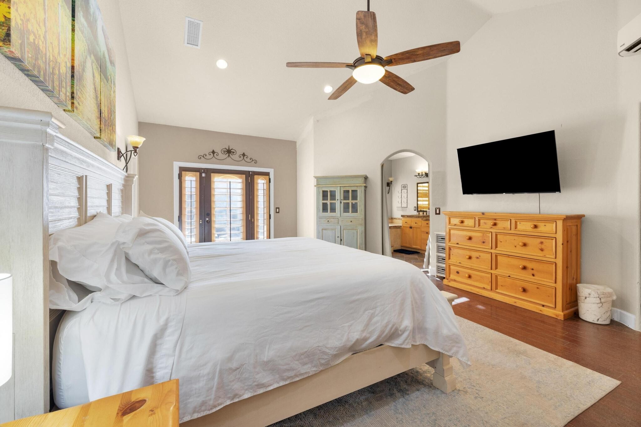 Primary Bedroom - 27495 Linnel Ln