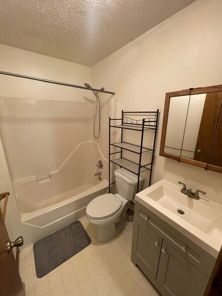 Building Photo - 333 Centreville Pike