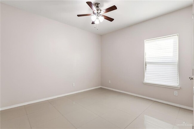 Building Photo - 14 Lancelot