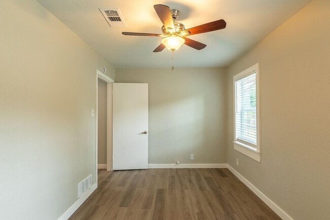 Building Photo - 6633 Racine Dr