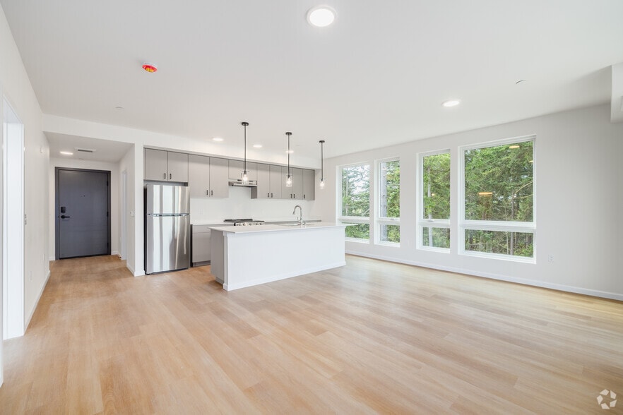 2BR, 2BA - 1,003SF - Living Room - Hogum Bay Apartments