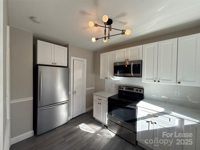 Building Photo - 1242 Dade St