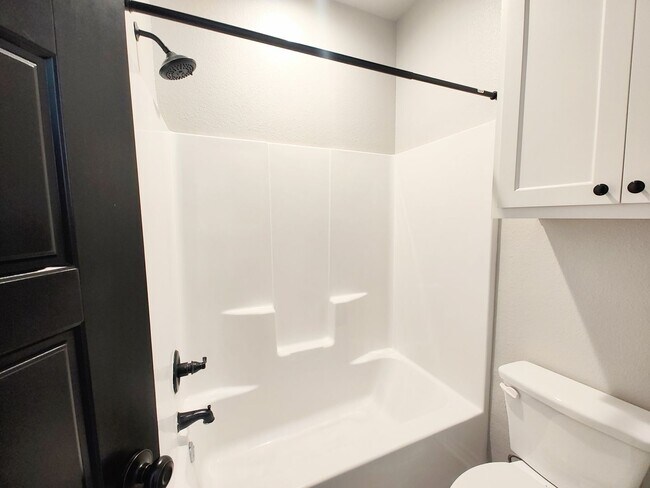 Building Photo - AUGUST PRE-LEASE! Modern 3-Bedroom Apartment with 2-Car Garage – Recently Constructed in Lubbock,...