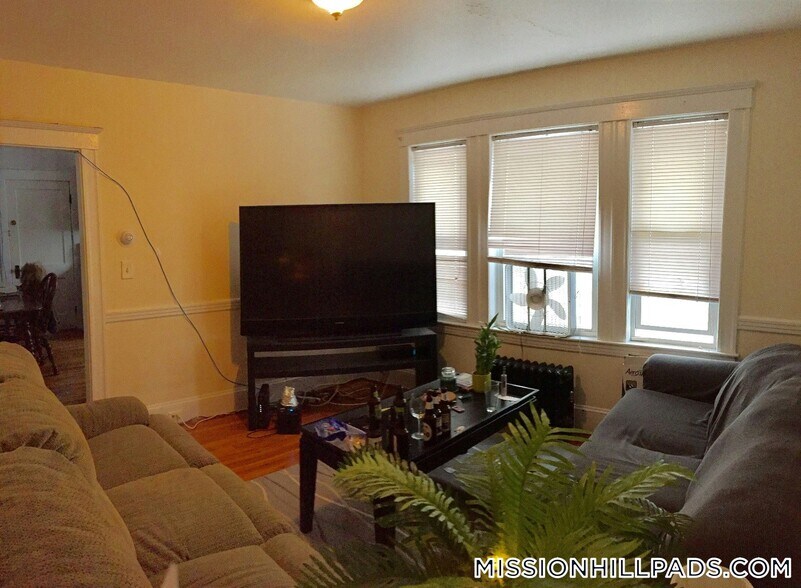 Primary Photo - 240 Parker Hill Ave