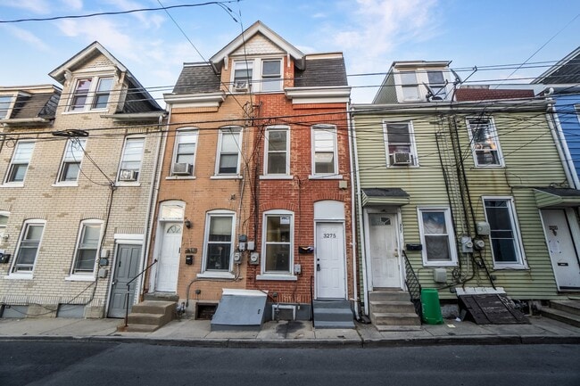 Building Photo - Affordable 3BR Home with Private Yard – Walk to Downtown!