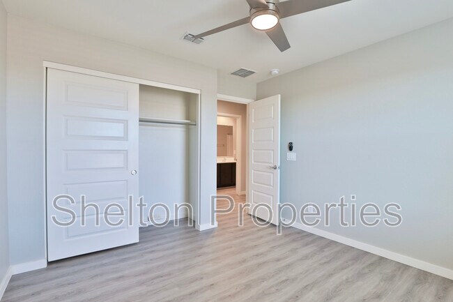 Building Photo - 18787 W Yucatan Dr
